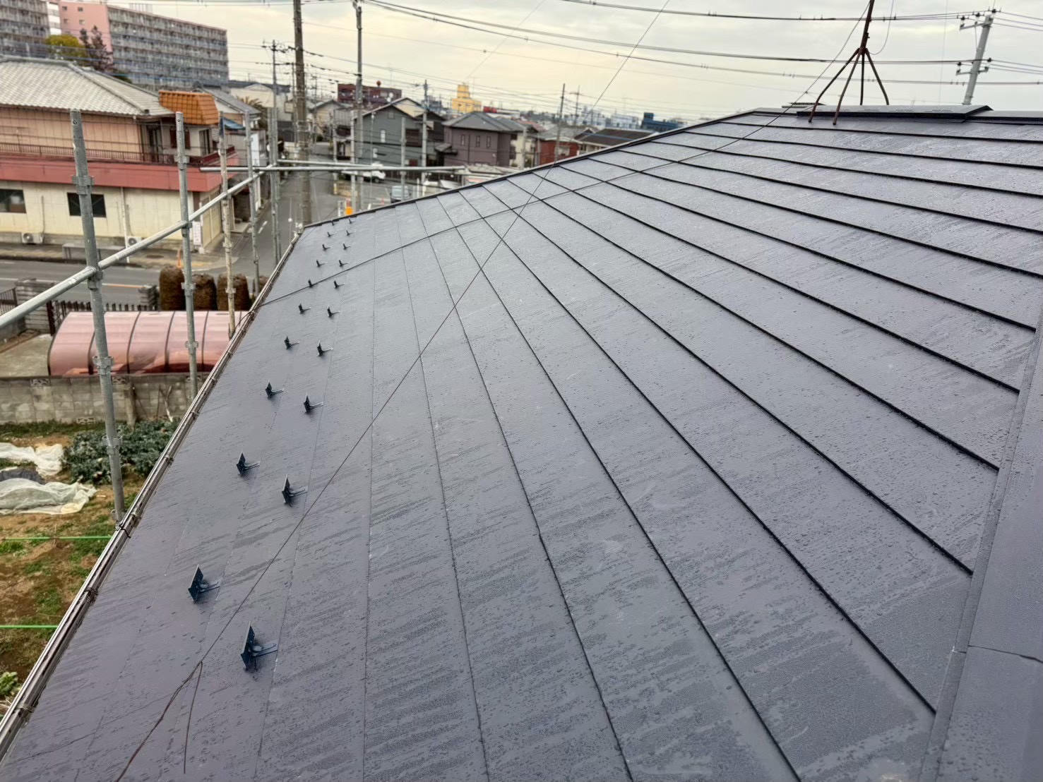 屋根カバー工事完工の様子